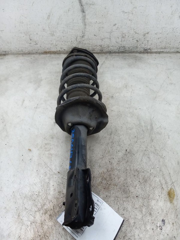 05 06 SCION XA FRONT DRIVER LEFT STRUT
