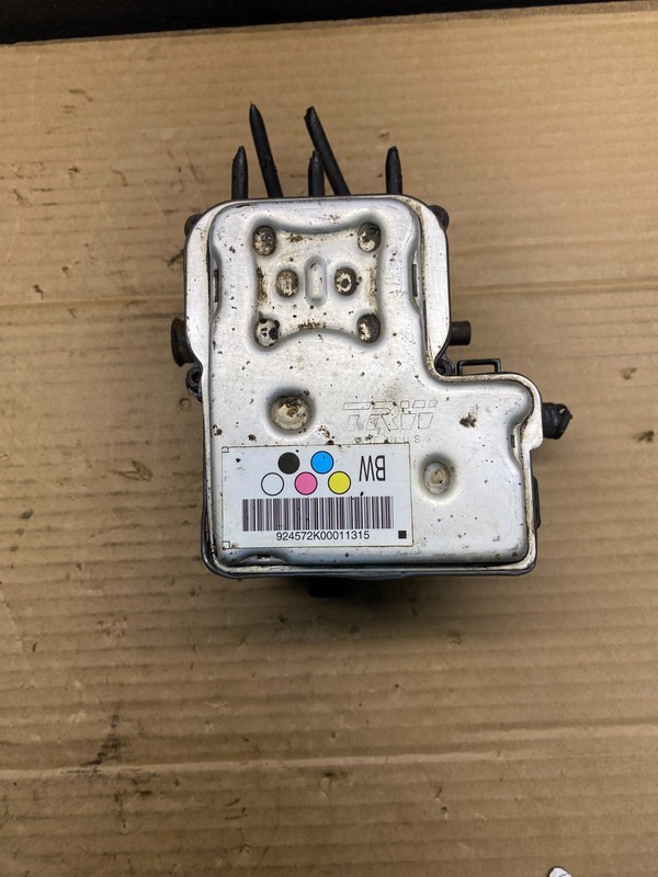 2004-07 GMC Savana Express ABS Brake Pump Control OEM 13567149 AE6249 DW