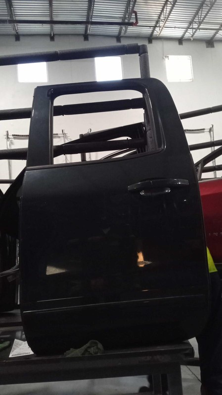Used Rear Left Door Assembly Rear Side fits: 2018 Chevrolet Silverado 1500 picku