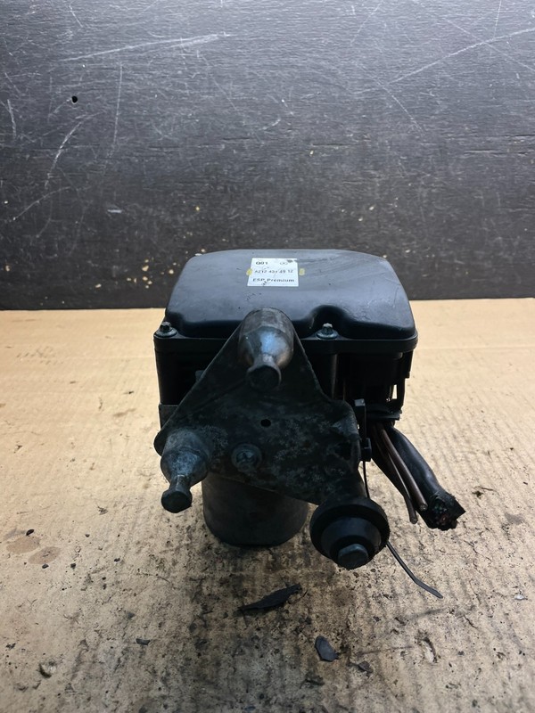 2010-2013 Mercedes W212 ABS Anti Lock Brake Pump Module W6816 DG