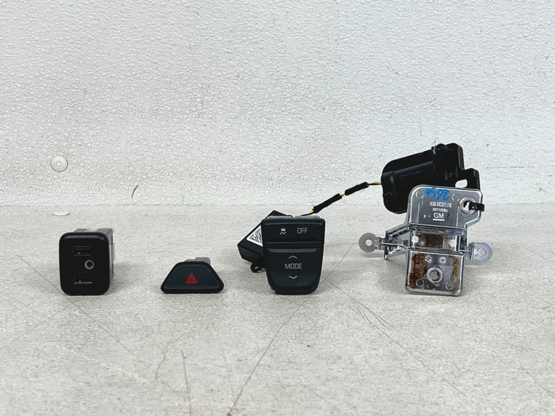 ⭐16-24 CHEVROLET CAMARO TRACTION STABILITY HAZARD PORT SWITCH SET OEM LOT2656