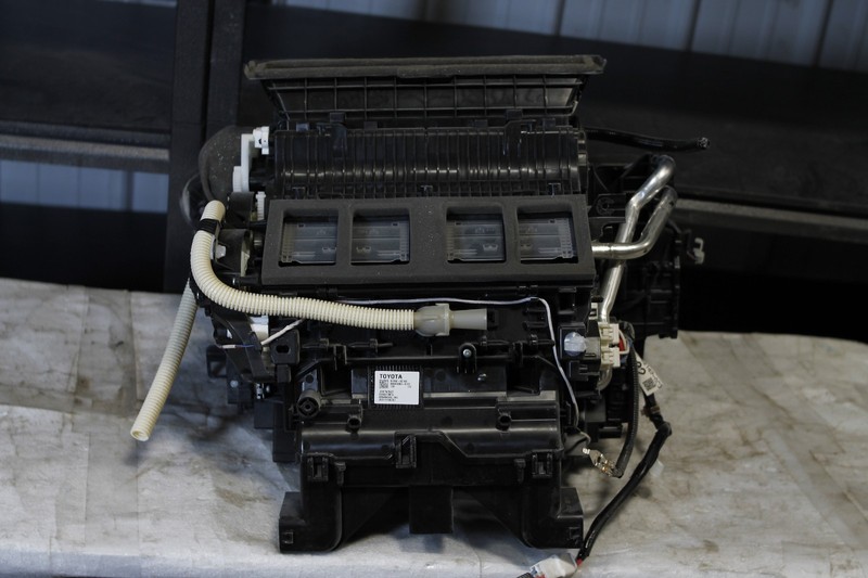 2014–2021 Toyota Tundra Evaporator Case HVAC Unit Oem