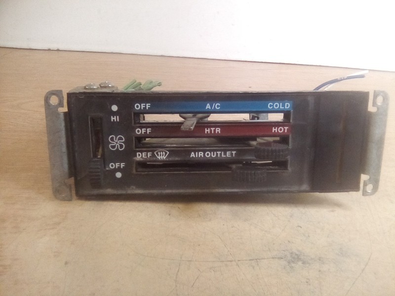 International 9200 L-12669 Climate Control "MISSING A KNOB"