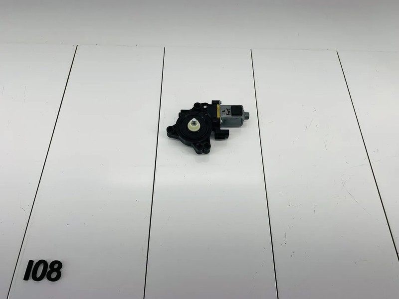 14-18 KIA FORTE FRONT RIGHT PASSENGER SIDE DOOR WINDOW REGULATOR MOTOR OEM