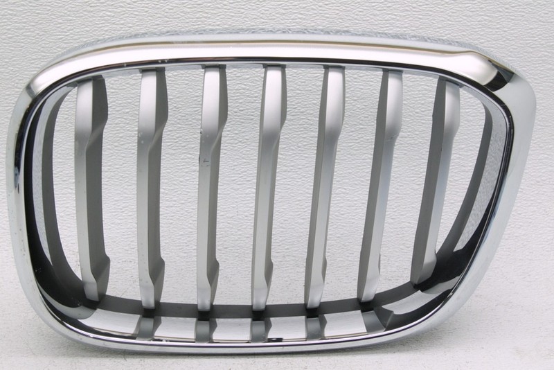 OEM BMW X3 Left Driver Side Grille Chrome 51137464929 Scratches 8 slot