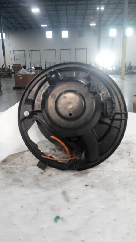 2014 Volkswagen Passat HVAC Blower Motor OEM 561820015E 148K Miles Silver