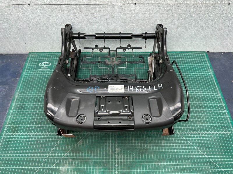 13-19 Cadillac XTS - FRONT LEFT LOWER SEAT TRACK RAIL FRAME W/ MOTOR OEM