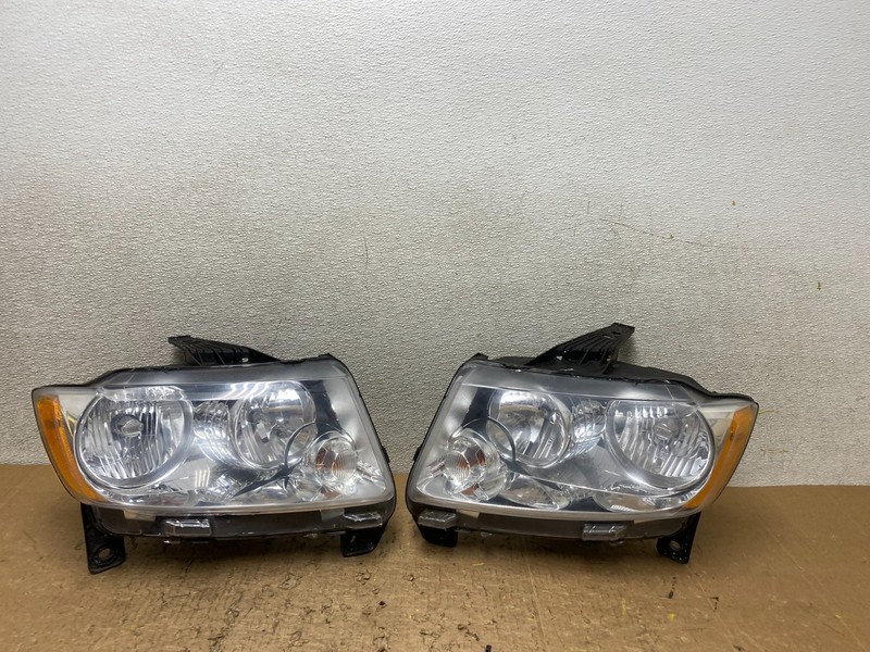 2011-2013 Jeep Grand Cherokee Left+Right Halogen Headlights V8597 DW