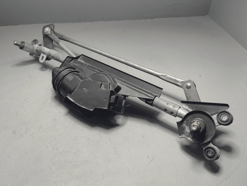 2011-2015 Audi A8 Quattro S8 Front Windshield Wiper Transmission w/Motor OEM