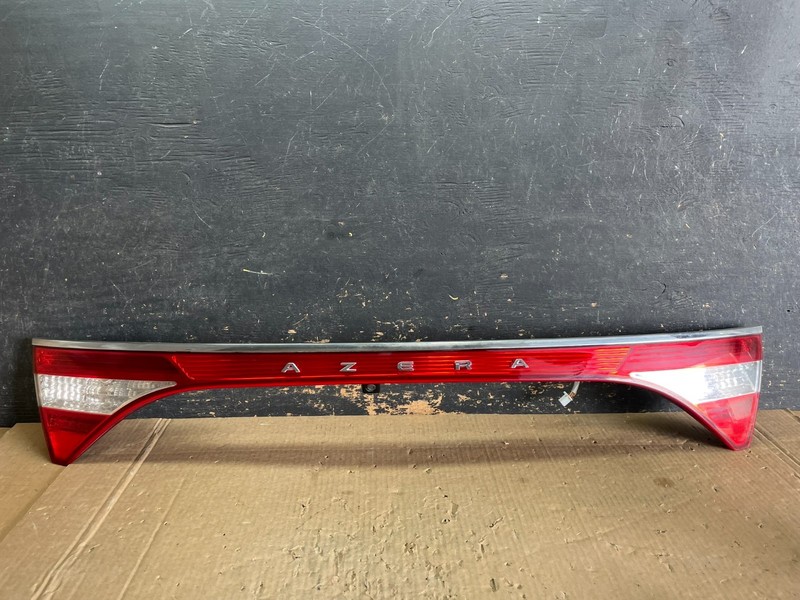 2012 to 2017 Hyundai Azera Trunk Center Tail Light License W/Emblem ab3148 DG