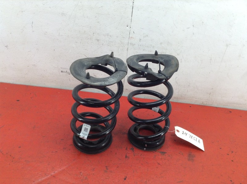 20-24 TESLA MODEL Y PERFORMANCE REAR LEFT & RIGHT SIDE COIL SPRING SET OEM