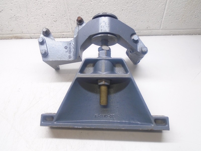 S4 YSC-13281-90-0C Yamaha 1993 Sterndrive Lower Front Mount Assembly 3.0 L