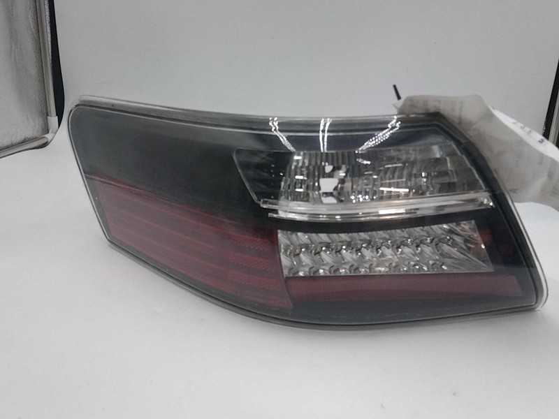 2007-2009 Toyota Camry Left Tail Light Assembly Red OEM Used 57880