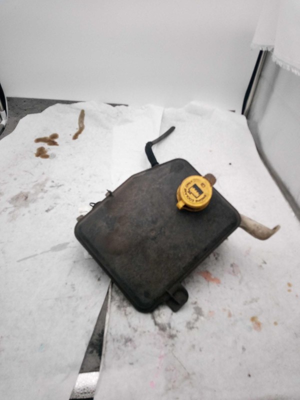 Used Engine Coolant Reservoir fits: 2006 Jeep CommanderGrade B