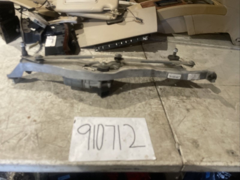 04-06 CADILLAC SRX OEM WINDSHIELD WIPER MOTOR & TRANSMISSION LINKAGE ASSEMBLY