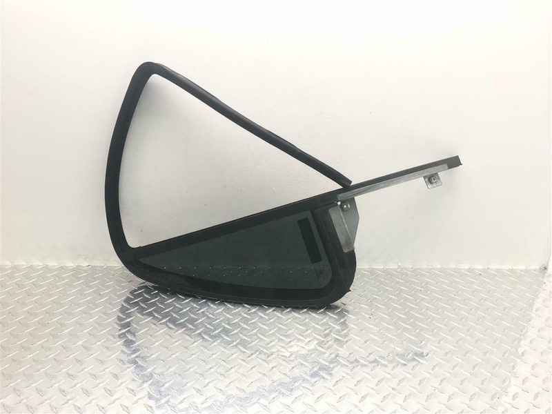 95-05 Chevy Blazer Envoy Bravada Passenger Side RH Rear Vent Glass OEM 15103162