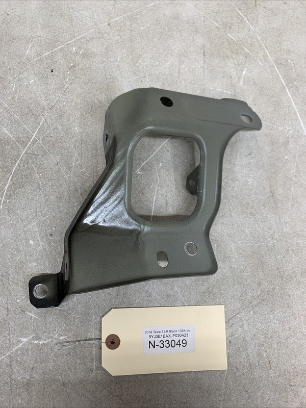 17-21 Tesla Model 3 Front left LH fender support bracket 1086017-00-D 33049 B75