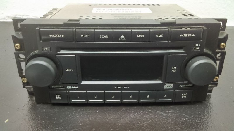 04-07 Dodge Durango 6 Disc Audio Receiver RAQ OEM 05064173AK