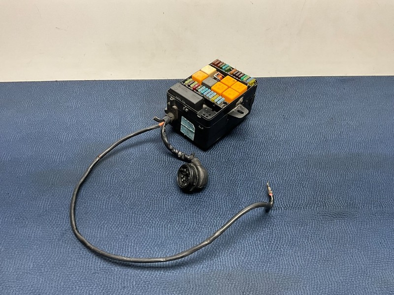 78–93 BMW E23 E24 E30 318i 318is 325i 733i M3 M6 2.5L M20 Fuse Box Assembly OEM