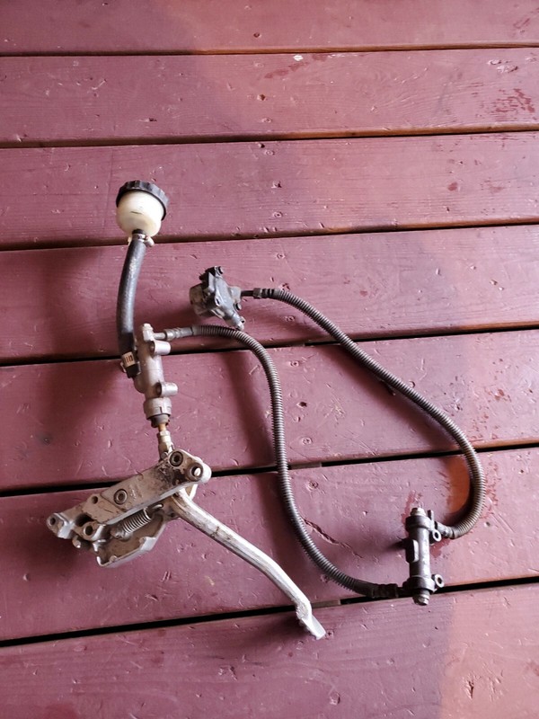 87 KAWASAKI ZL1000 ELIMINATOR REAR BRAKEMASTER CYLINDER W/ MOUNT BRACKET PEDAL
