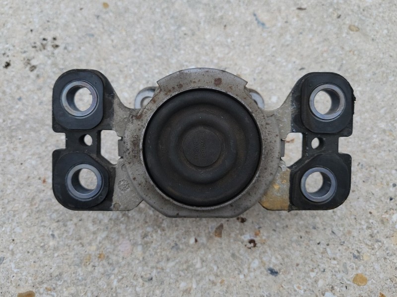 2007-2015 VOLVO S80 3.2L LEFT DRIVER SIDE ENGINE MOTOR MOUNT SUPPORT BRACKET OEM