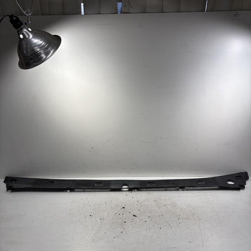 98-02 Honda Passport Windshield Cowl Wiper Motor Cover 8-97125-818-0 OEM