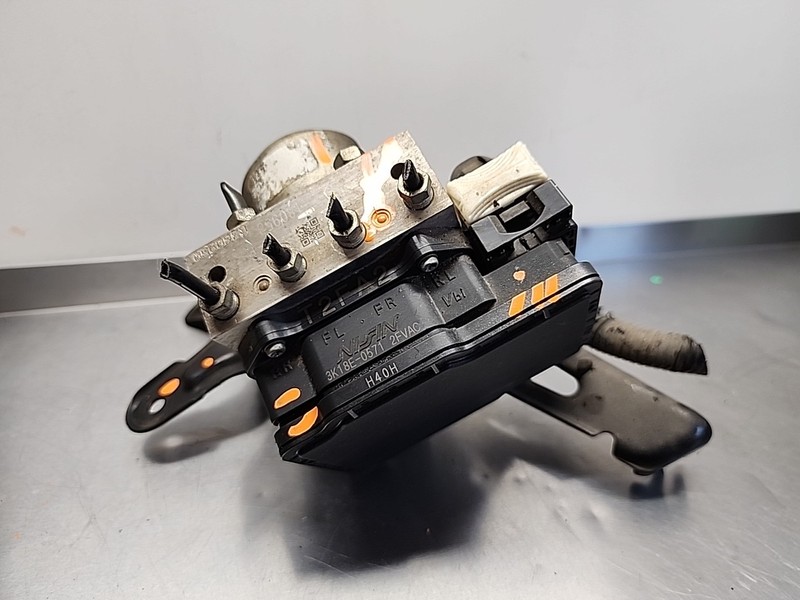 AT 2013 2014 Honda Accord Sedan VSA ABS Pump Anti Lock Brake Module OEM T2FA2