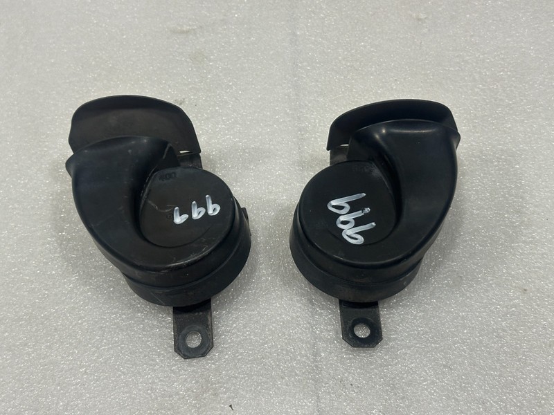 2001-2002 Toyota 4Runner Dual Horn Set Hi Note Low Note OEM