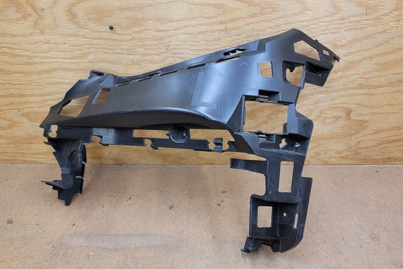 2017 18 19 2020 Mercedes E Class E350 E550 AMG Sport Front Bumper Bracket LH OEM