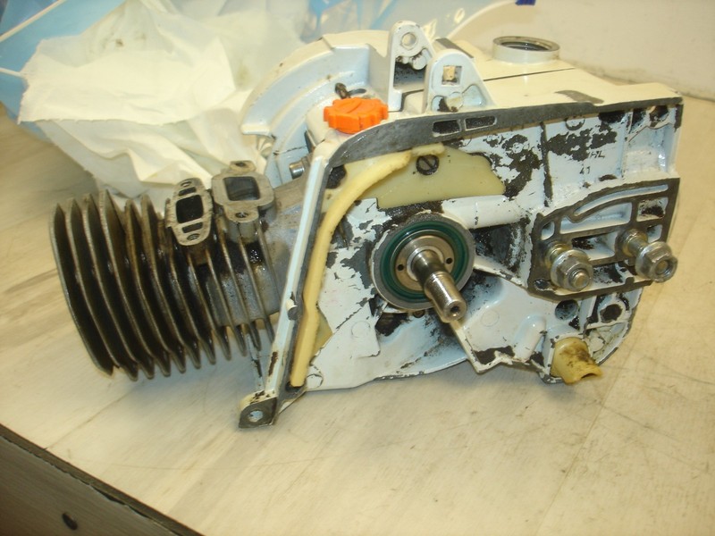 Stihl 041avpower head SEE FULL DESCRIPTION HAS SCORINGchainsaw part