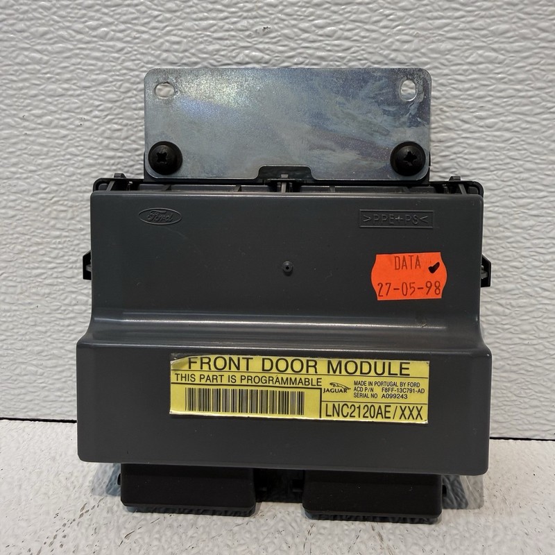 98-03 Jaguar X308 XJ8 Vanden Plas Front Door Control Module Unit LNC2120AE OEM