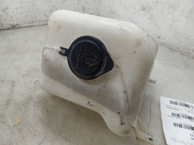 94 TOYOTA LANDCRUIS WINDHSIELD WASHER RESERVOIR