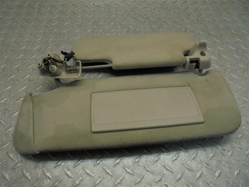 2000-2002 GMC YUKON XL 1500 2500 DRIVER SUN VISOR W/ILLUMINATION OEM 15172571