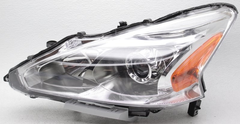 OEM Nissan Altima Sedan Left Driver Side Halogen Headlamp Tab Missing