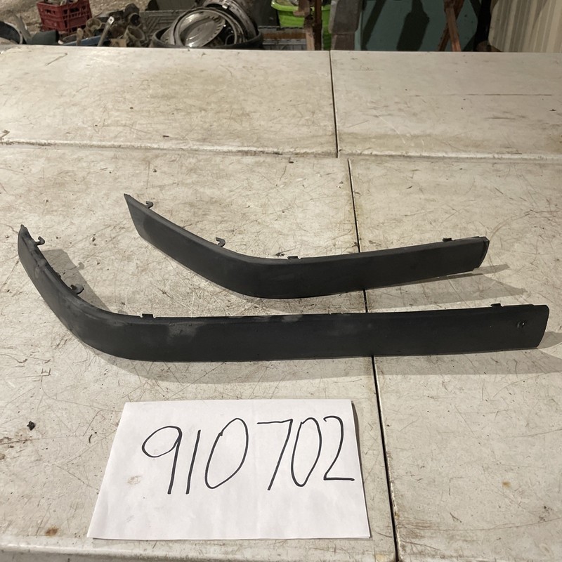 91-99 BMW E36 3 Series Front Left & Right Bumper Rubber Strip Molding Set OEM
