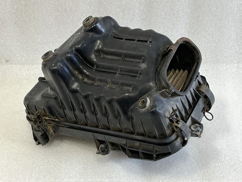 1990 1991 LEXUS ES250 AIR CLEANER BOX FILTER HOUSING 22020-62020 17700-62020