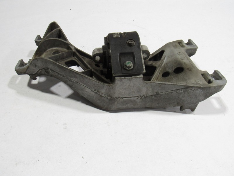 14-20 Jaguar F-Type S 2016 RWD Automatic Transmission Support Mount Bracket ;:A