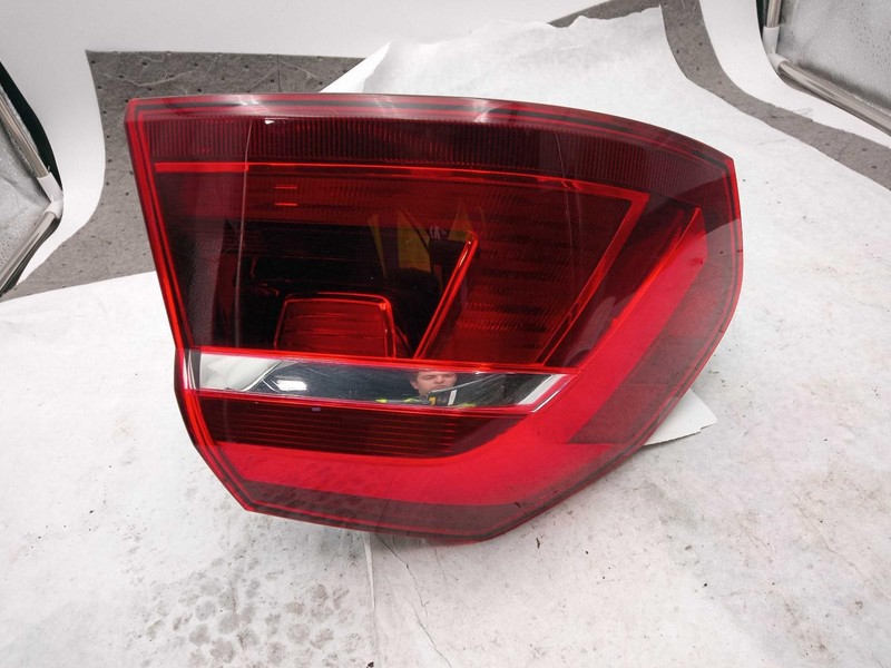 2019 Volkswagen Passat Left Tail Light Assembly - Silver - 106k Miles