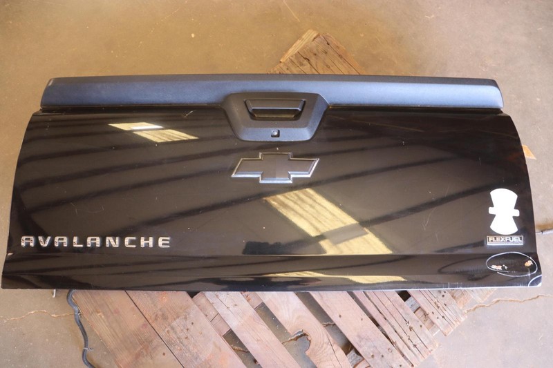 2007-2013 CHEVY AVALANCHE REAR TAILGATE TRUNK DECK LID BLUE W/ CAMERA OEM