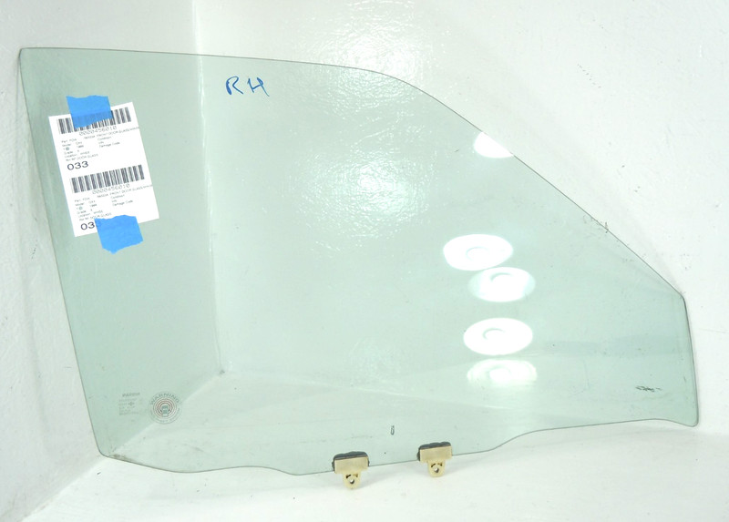 1997-2003 Infiniti QX4 Front Door Window Glass Passenger Right OEM