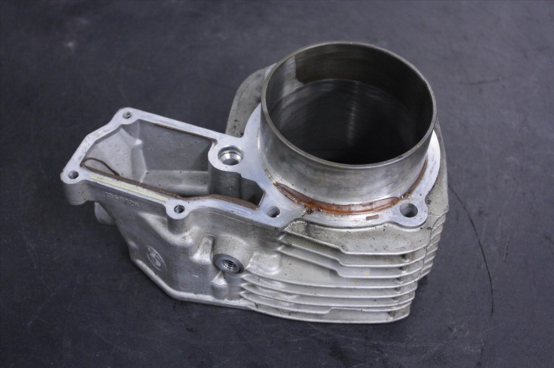 96 BMW R 1100 GS CYLINDER JUG RIGHT SIDE HOUSING BARREL R1100GS 1100GS