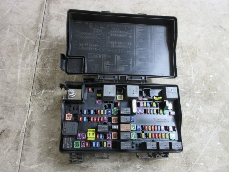 18-22 Jeep Grand Cherokee OEM Intelligent Power Distribution Center 68425194