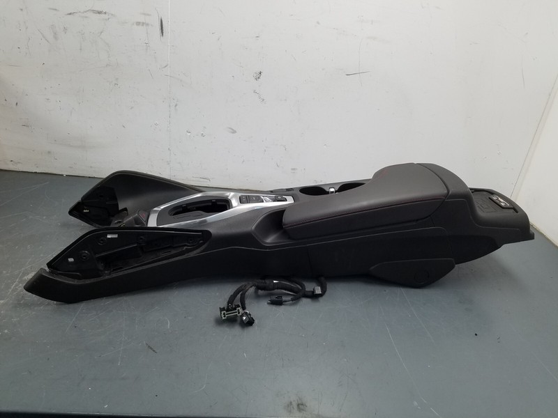2018 Chevy Camaro ZL1 Center Console / Armrest - left trim missing #7547 G2