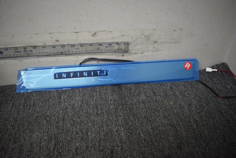 INFINITI MOLDING STRIP FRONT RIGHT SIDE FACTORY OEM