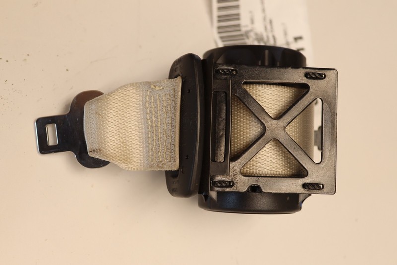 2018-2022 BMW M550I G30 REAR CENTER MIDDLE SEAT BELT OEM