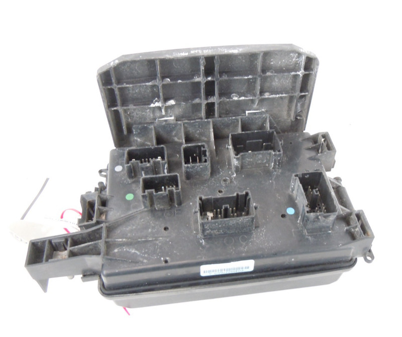 2009 2010 Cadillac XT6 Engine Relay Fuse Box OEM 04692270AG