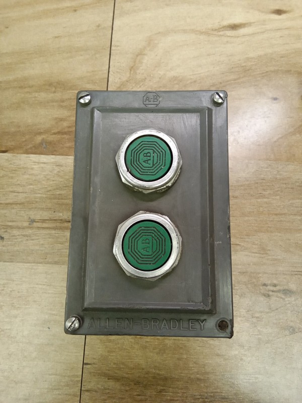 Allen-Bradley 800H-2HA4R Series D Enclosure W/ 2 Green Buttons