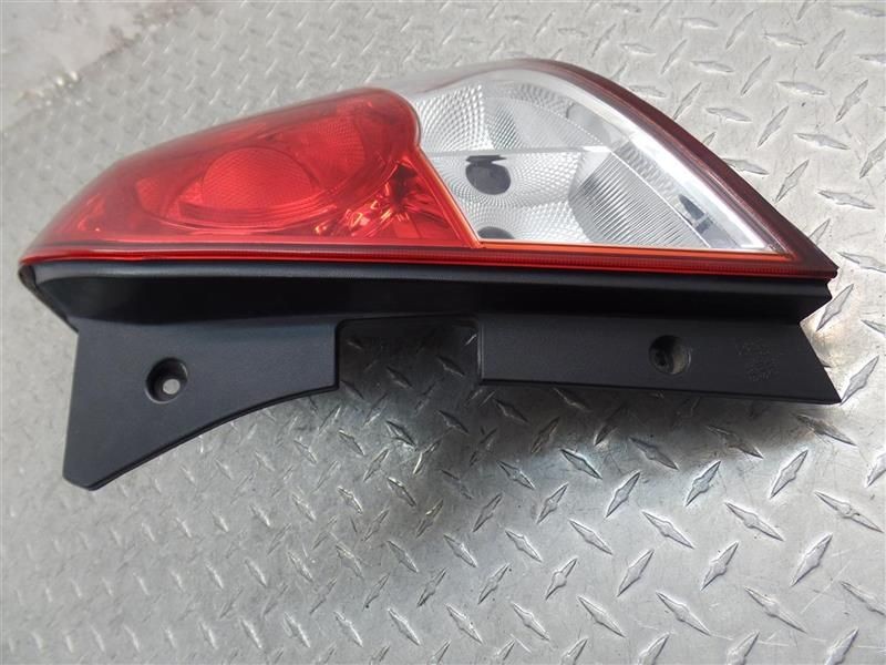08-10 Saturn VUE XE Right Passenger Tail Light Lamp OEM 96830930