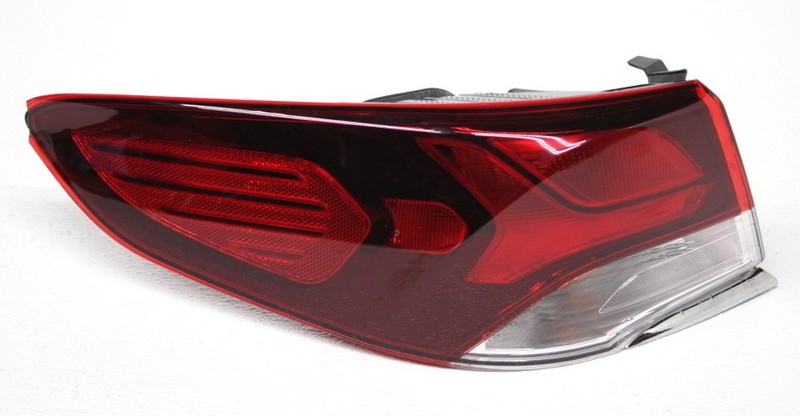 OEM Hyundai Sonata (US) Outer Left Driver Side Tail Lamp 92401-C2500 - Lens Chip