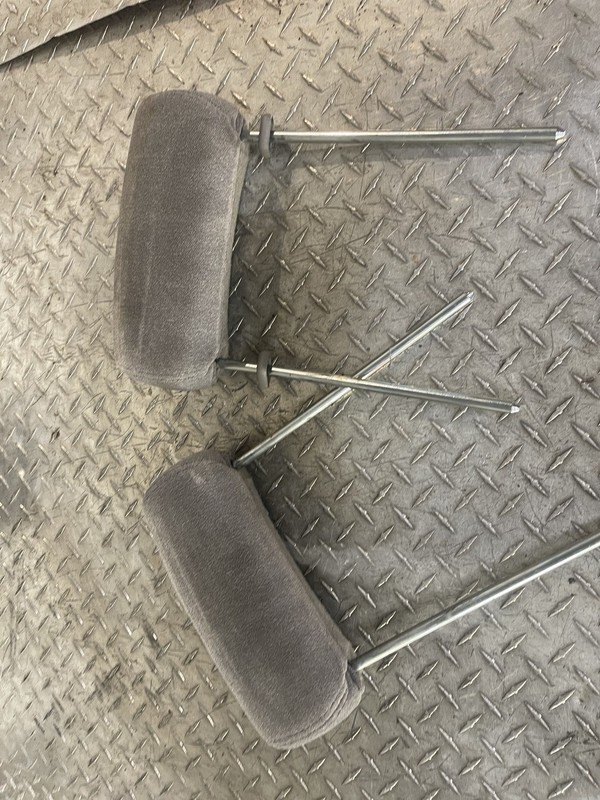 2003-2006 Chevrole Avalanche Silverado Rear Headrests LH RH Oem